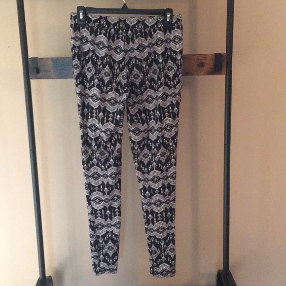 Maurice’s Leggings - Picture 2 of 5